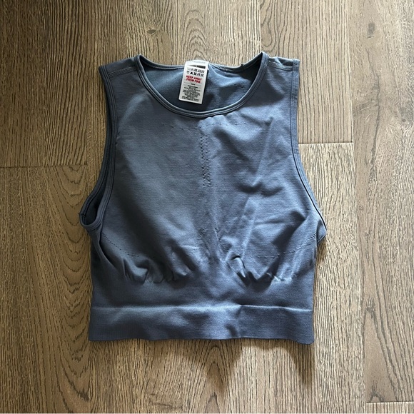 BRAND NEW gym shark cropped tank - Picture 1 of 2